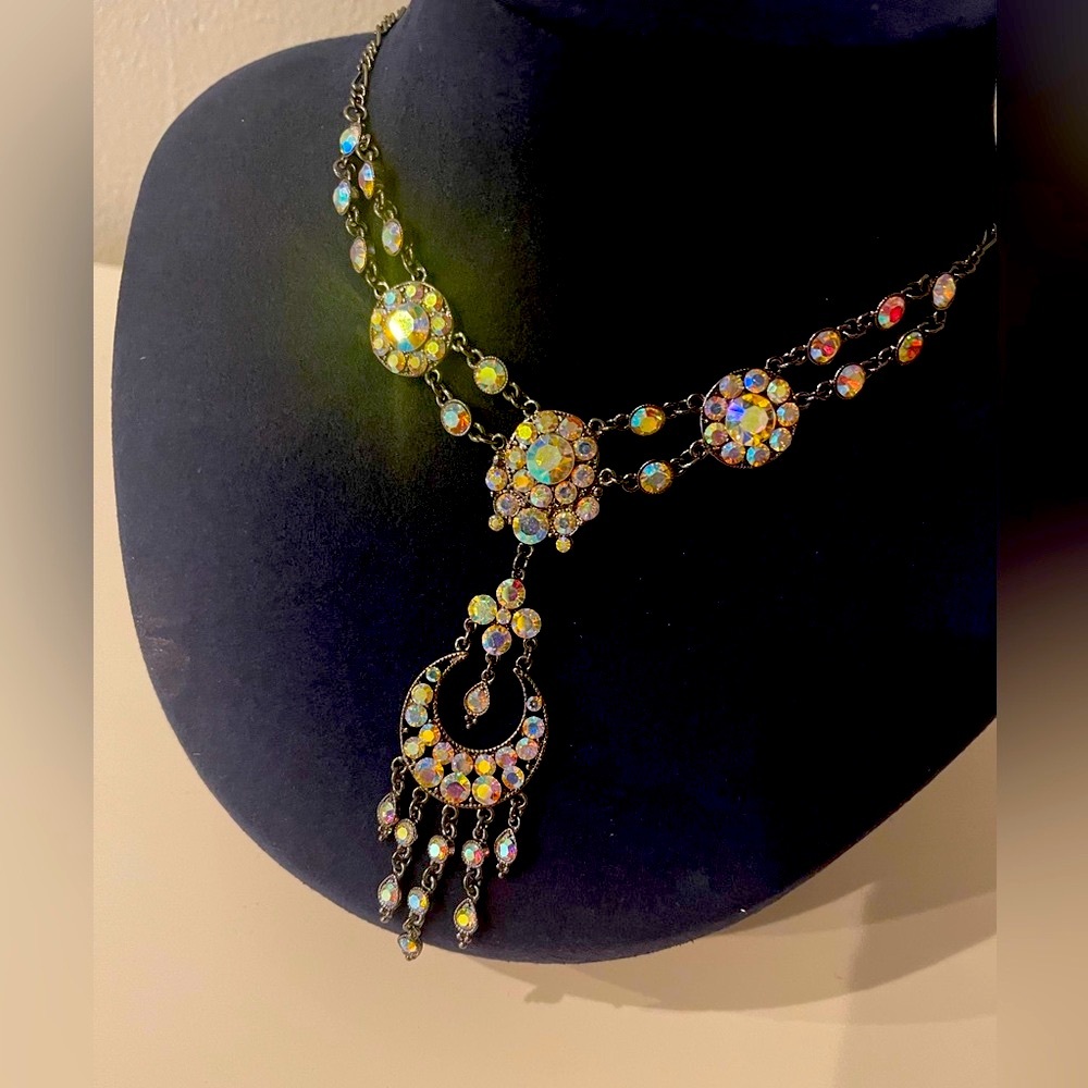 Elegant Crystal Tornasol 9” Choker Necklace